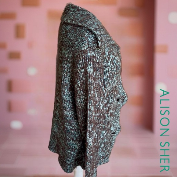 Green & Brown Women's Sweater - Picture 8 of 11